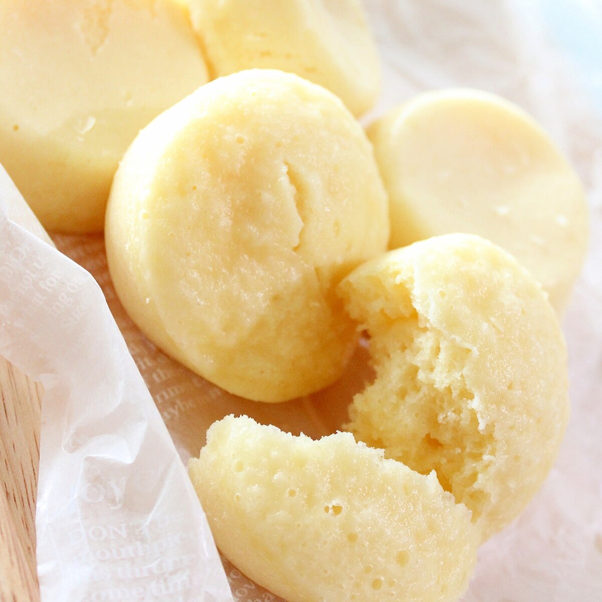 バナナ味の豆乳で 簡単ふわもちバナナ蒸しパン レシピ 作り方 By ラムちゃん1224 楽天レシピ
